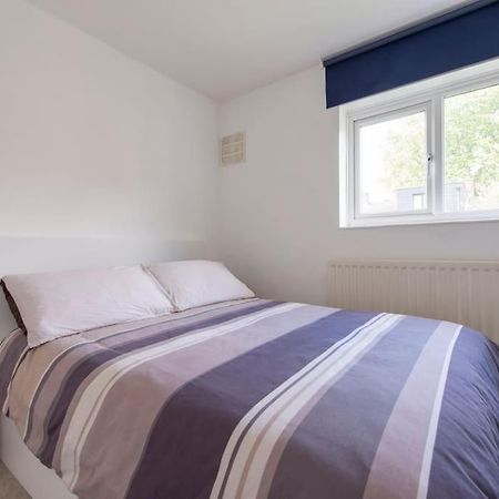 Lovely 2-Bed 15 Minutes To Central London Exteriör bild