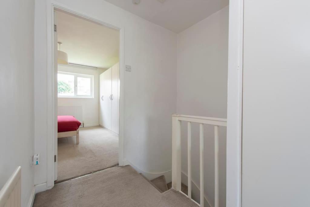 Lovely 2-Bed 15 Minutes To Central London Exteriör bild