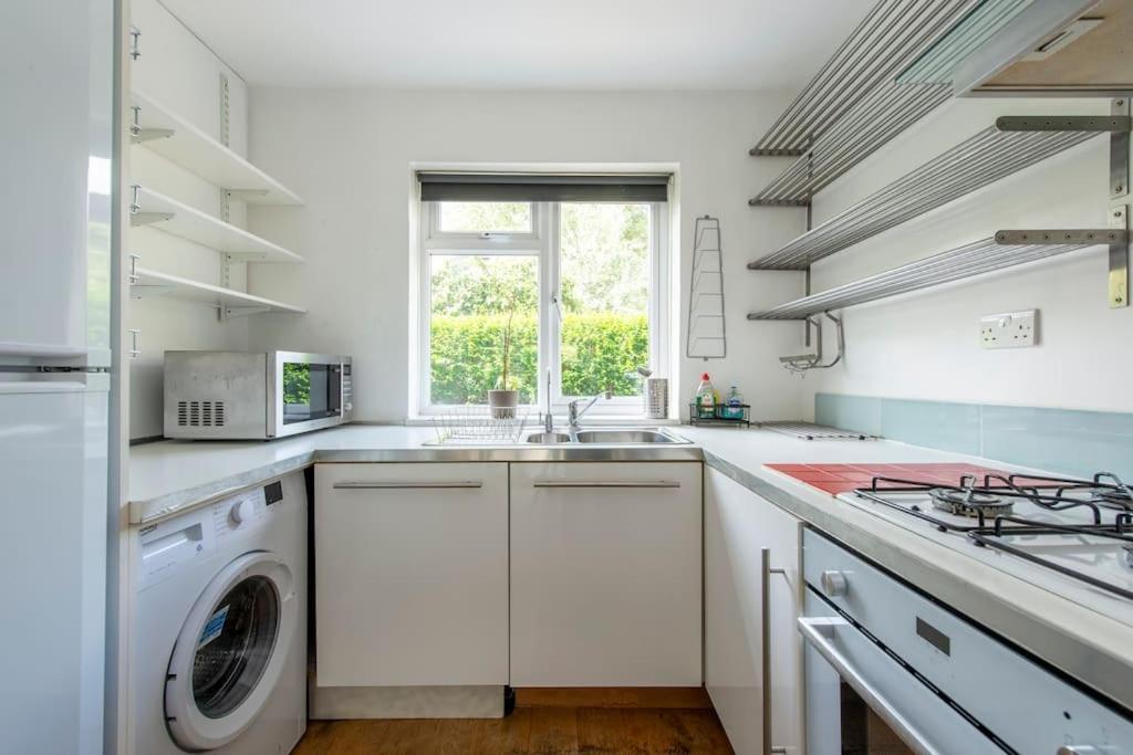 Lovely 2-Bed 15 Minutes To Central London Exteriör bild