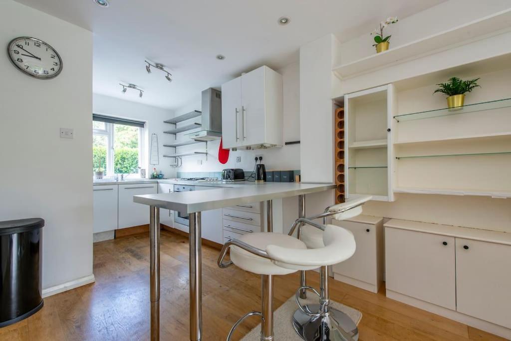 Lovely 2-Bed 15 Minutes To Central London Exteriör bild