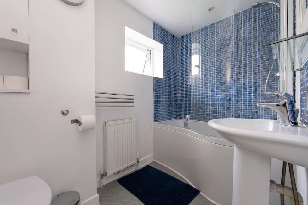 Lovely 2-Bed 15 Minutes To Central London Exteriör bild