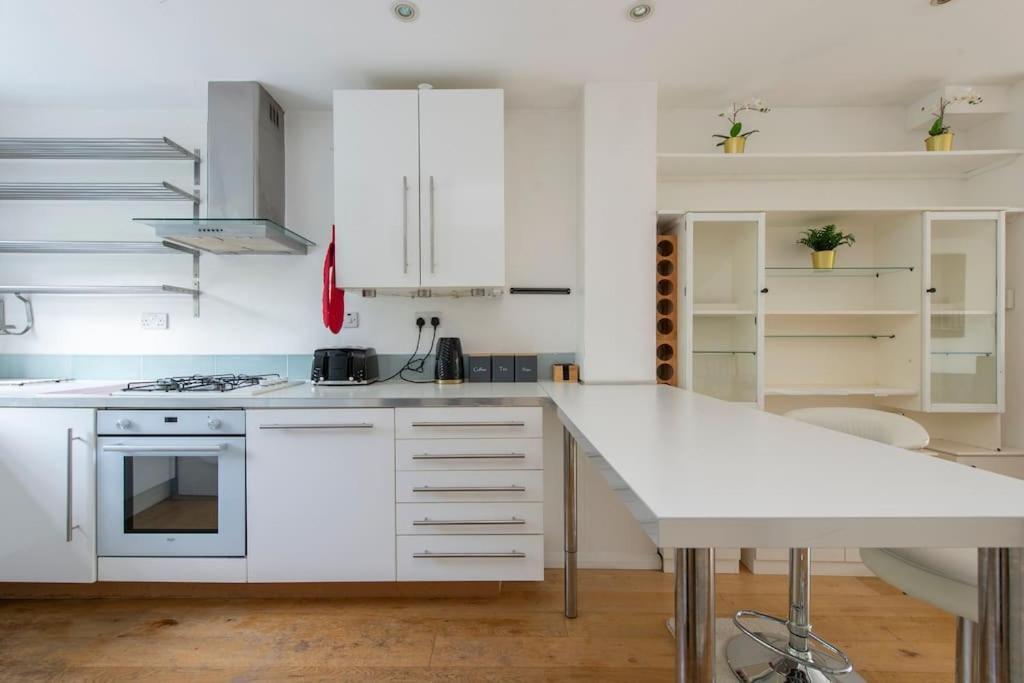 Lovely 2-Bed 15 Minutes To Central London Exteriör bild
