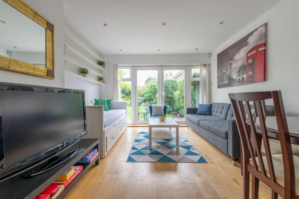 Lovely 2-Bed 15 Minutes To Central London Exteriör bild