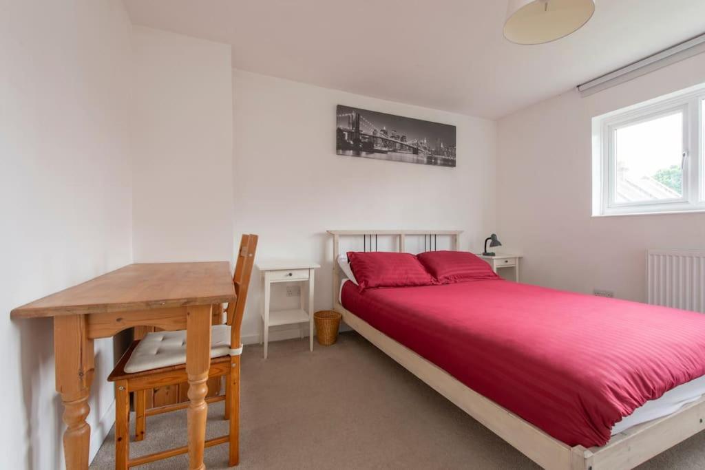 Lovely 2-Bed 15 Minutes To Central London Exteriör bild