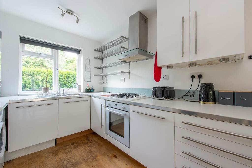 Lovely 2-Bed 15 Minutes To Central London Exteriör bild