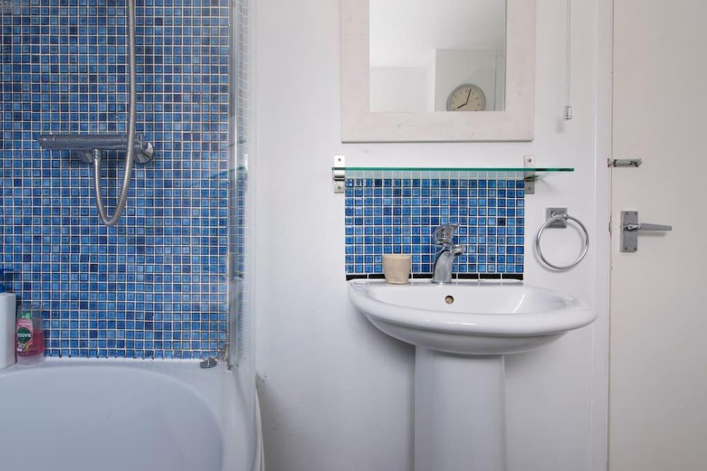 Lovely 2-Bed 15 Minutes To Central London Exteriör bild