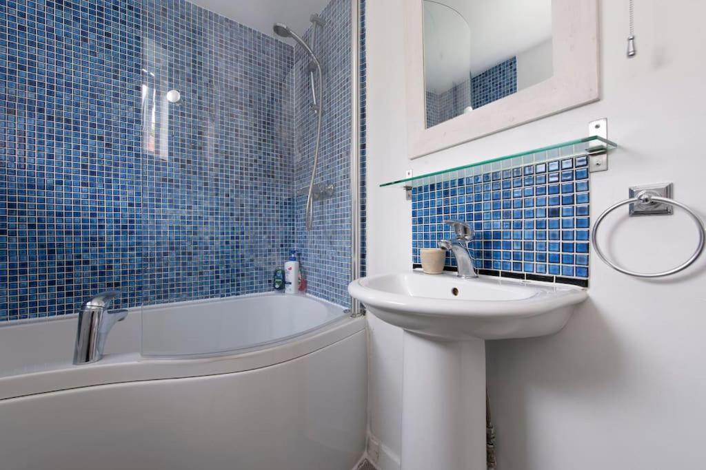 Lovely 2-Bed 15 Minutes To Central London Exteriör bild