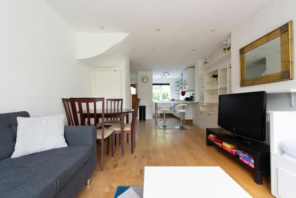 Lovely 2-Bed 15 Minutes To Central London Exteriör bild