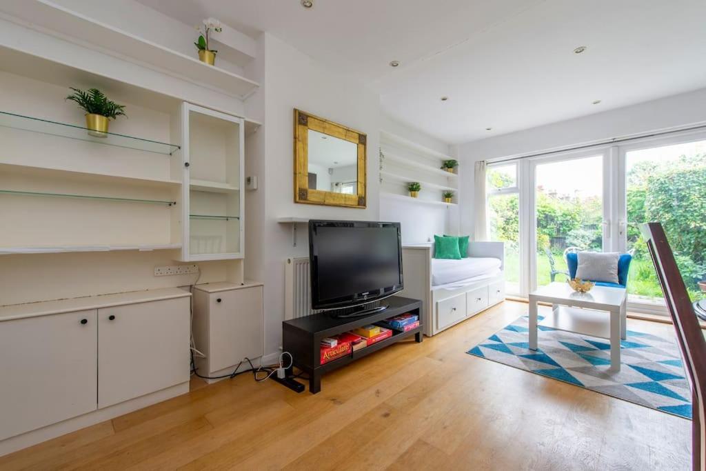 Lovely 2-Bed 15 Minutes To Central London Exteriör bild