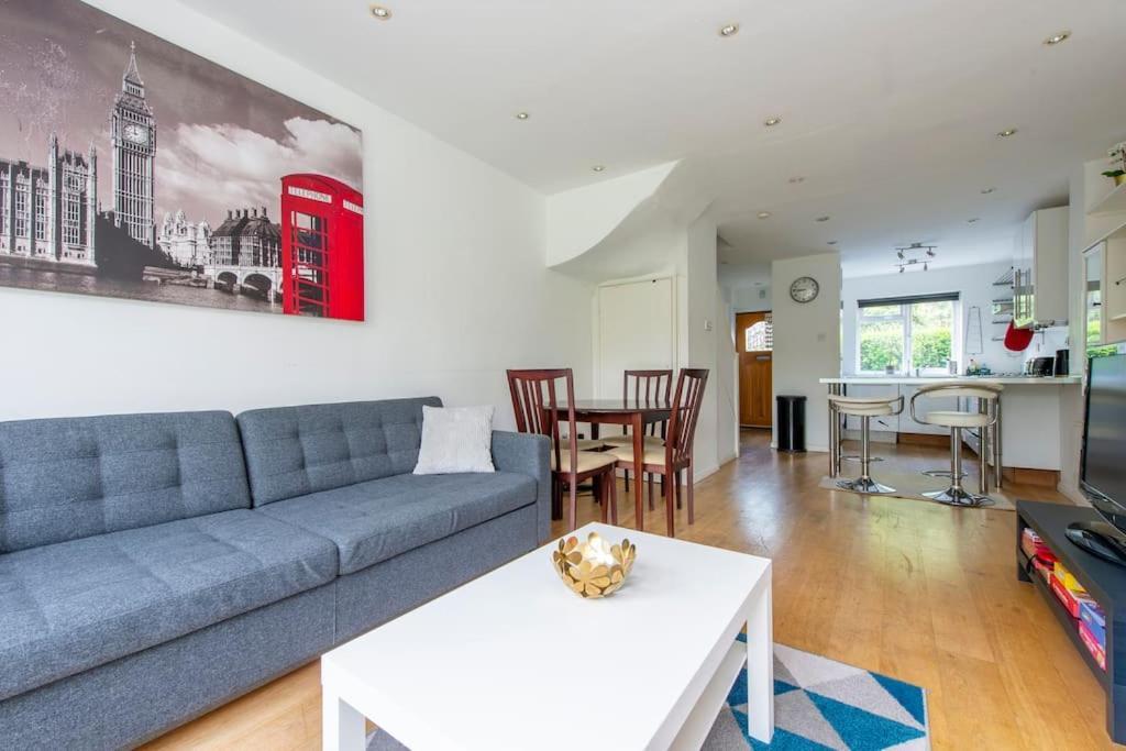 Lovely 2-Bed 15 Minutes To Central London Exteriör bild