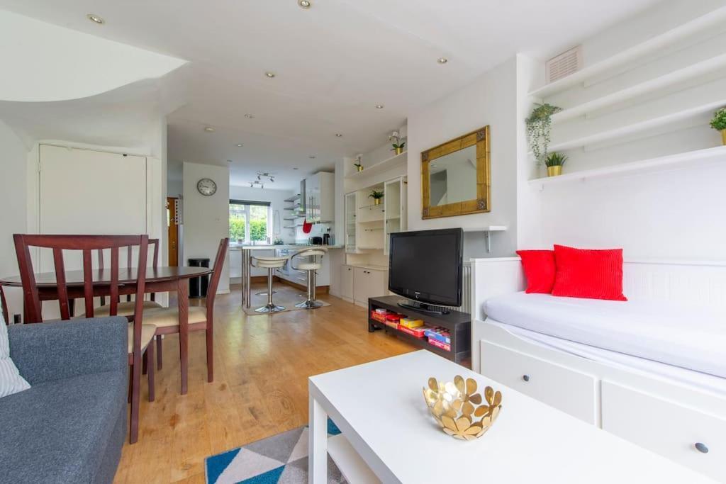 Lovely 2-Bed 15 Minutes To Central London Exteriör bild